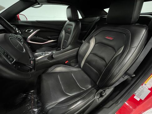 Used 2018 Chevrolet Camaro SS RWD image 13