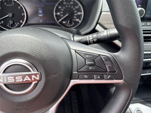Used 2025 Nissan Altima 2.5 SV FWD image 21