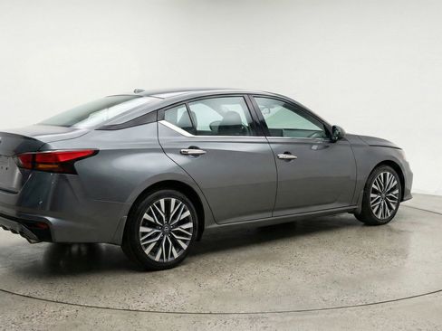 Used 2025 Nissan Altima 2.5 SV FWD image 9