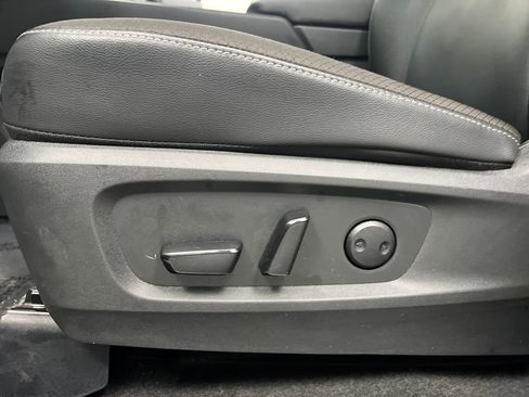 Used 2025 Nissan Pathfinder SL image 10