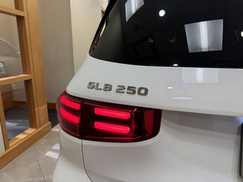 Used 2025 Mercedes-Benz GLB 250 image 6