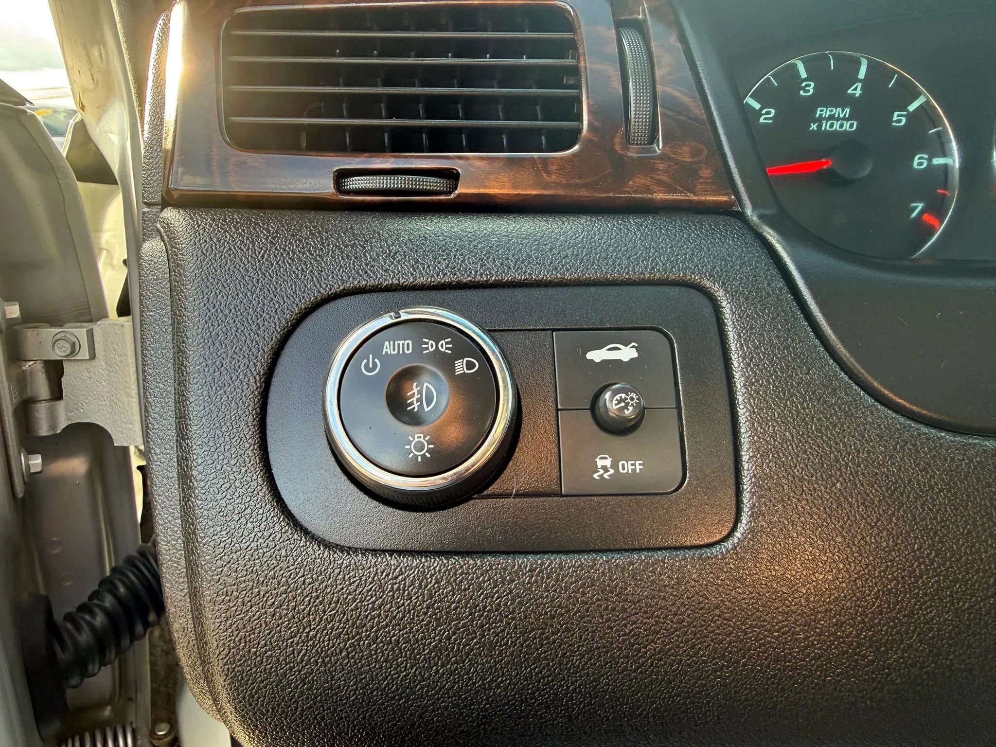 Used 2013 Chevrolet Impala LTZ FWD image 25