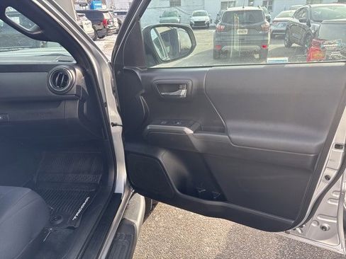 Used 2020 Toyota Tacoma TRD Sport image 11