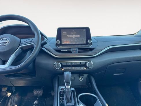 Used 2024 Nissan Altima 2.5 SV image 11