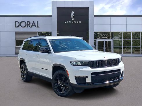 Used 2024 Jeep Grand Cherokee L Limited w/ Black Appearance Package AWD/4WD image 1
