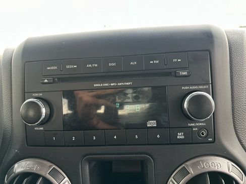 Used 2018 Jeep Wrangler Sport AWD/4WD image 25