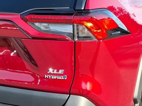 Used 2024 Toyota RAV4 XLE AWD/4WD image 9
