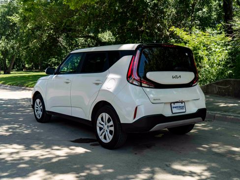 Used 2025 Kia Soul LX FWD image 7