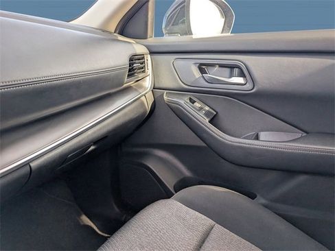 Used 2024 Nissan Rogue SV image 14