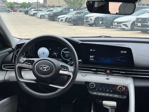 Certified 2021 Hyundai Elantra Limited FWD image 18