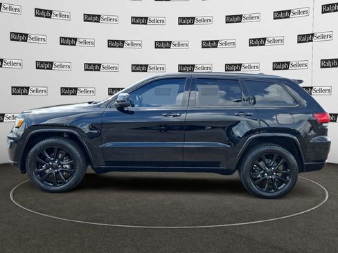 Used 2020 Jeep Grand Cherokee Altitude RWD image 3