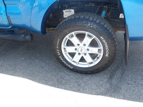 Used 2011 Toyota Tacoma 4x4 Access Cab V6 w/ TRD Sport Pkg image 19