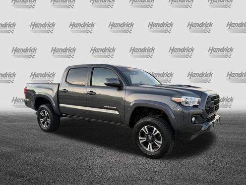 Used 2019 Toyota Tacoma TRD Sport w/ Technology Package RWD image 2