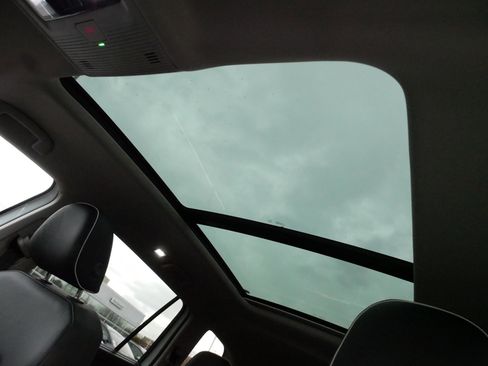 Certified 2025 Volkswagen Atlas SEL Premium R-Line image 33