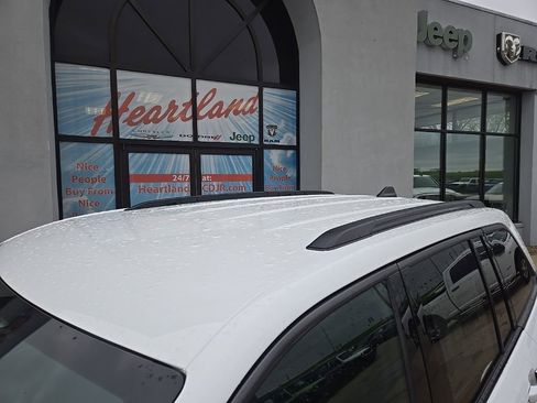 New 2026 Jeep Grand Cherokee Altitude image 19