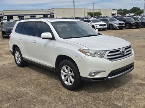 Used 2012 Toyota Highlander SE w/ Tow Pkg image 12