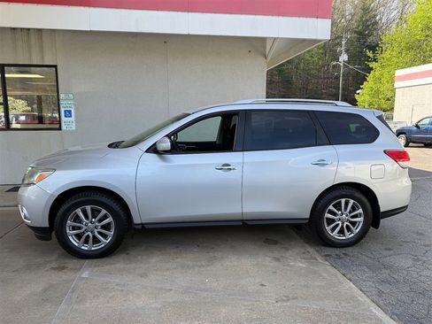 Used 2014 Nissan Pathfinder SV image 15