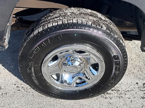 Used 2018 Toyota Tacoma SR image 5