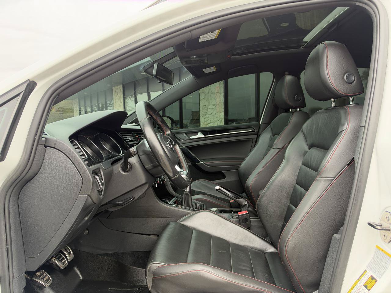 Used 2015 Volkswagen GTI SE w/ Lighting Package (SEL) FWD image 2