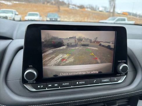 Used 2024 Nissan Rogue S image 18