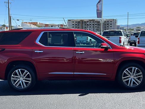 Used 2023 Chevrolet Traverse High Country w/ LPO, Floor Liner Package AWD/4WD image 4