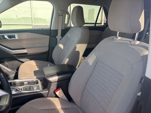 Used 2021 Ford Explorer XLT image 11