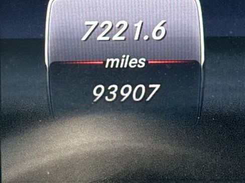 Used 2019 Mercedes-Benz GLC 300 4MATIC image 28