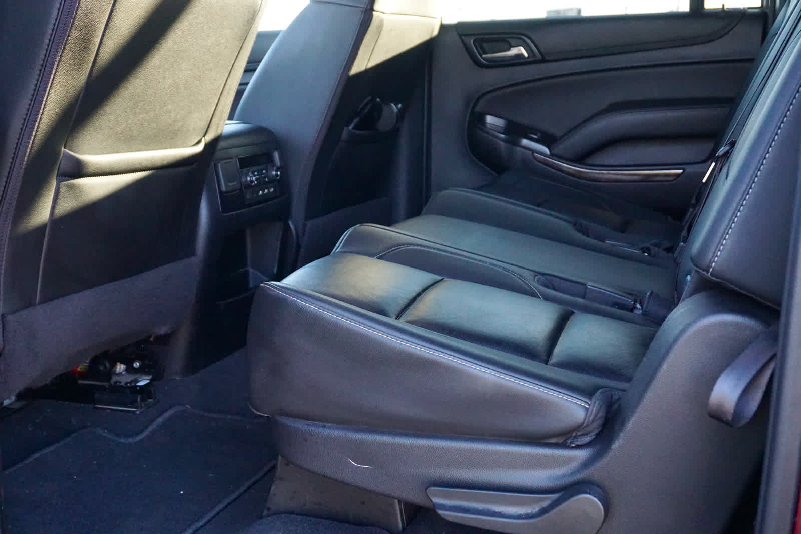 Used 2020 Chevrolet Suburban LT AWD/4WD image 37