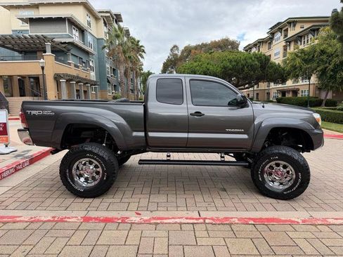 Used 2013 Toyota Tacoma PreRunner w/ TRD Off-Road Pkg RWD image 12