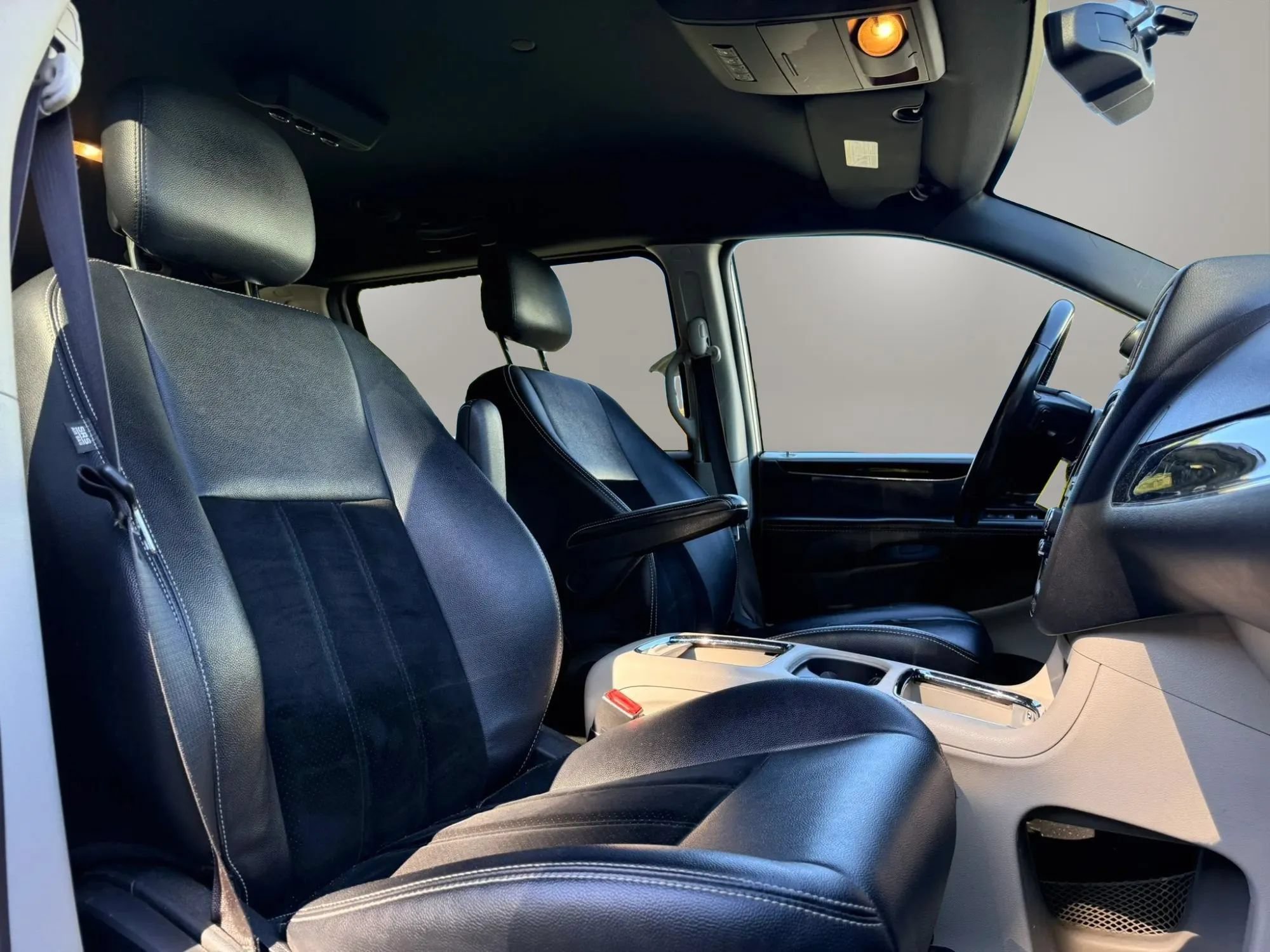 Used 2017 Dodge Grand Caravan SXT FWD image 11