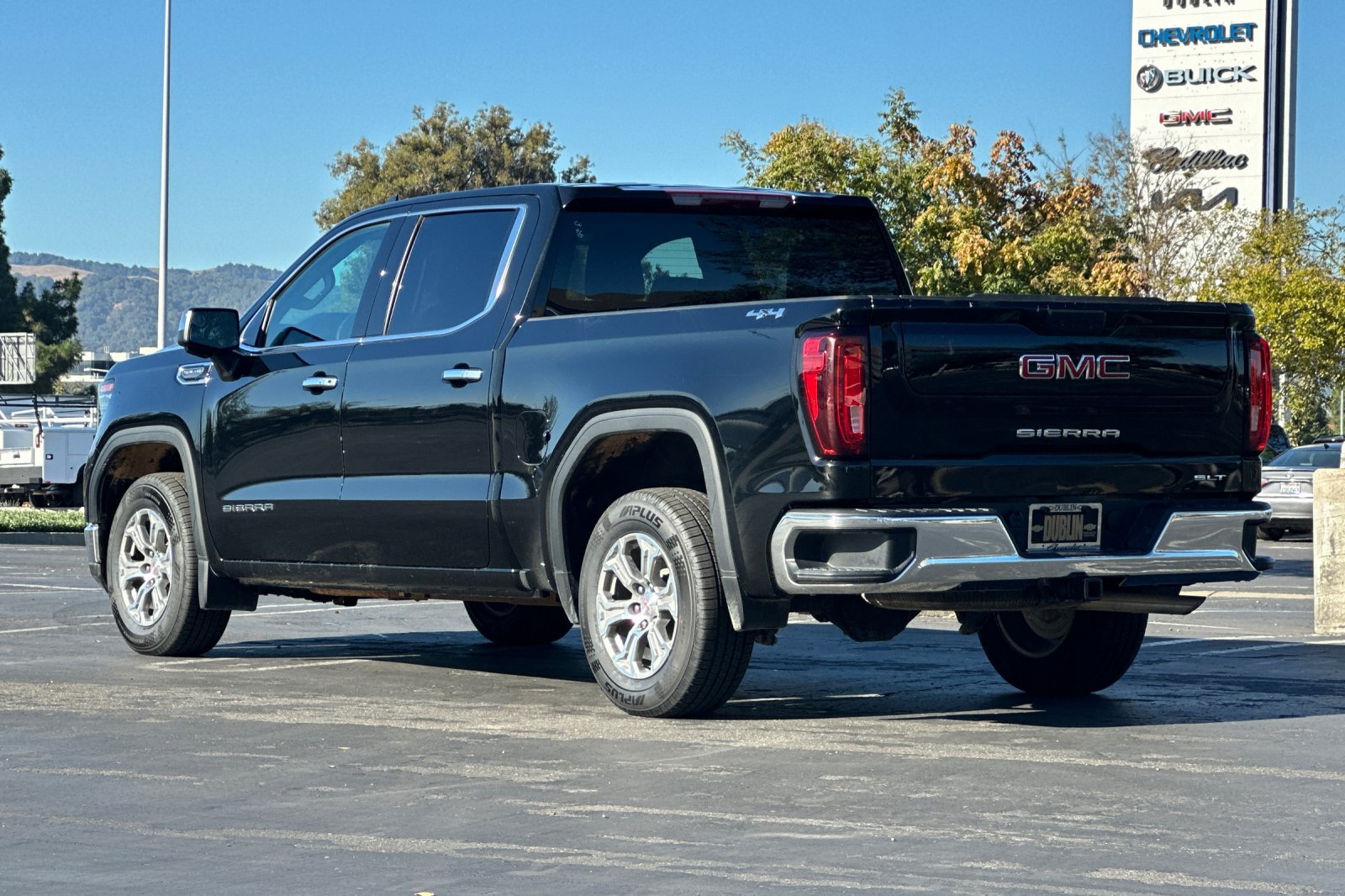 Used 2025 GMC Sierra 1500 SLT AWD/4WD image 6