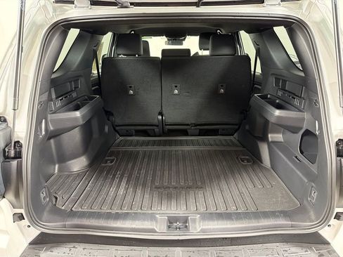 Used 2025 Toyota 4Runner SR5 AWD/4WD image 18