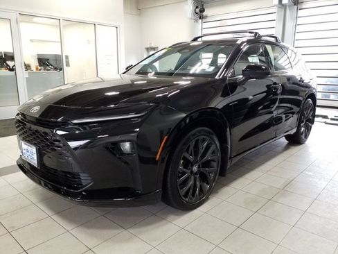 Used 2025 Toyota Crown Signia w/ Advanced Technology Package image 2