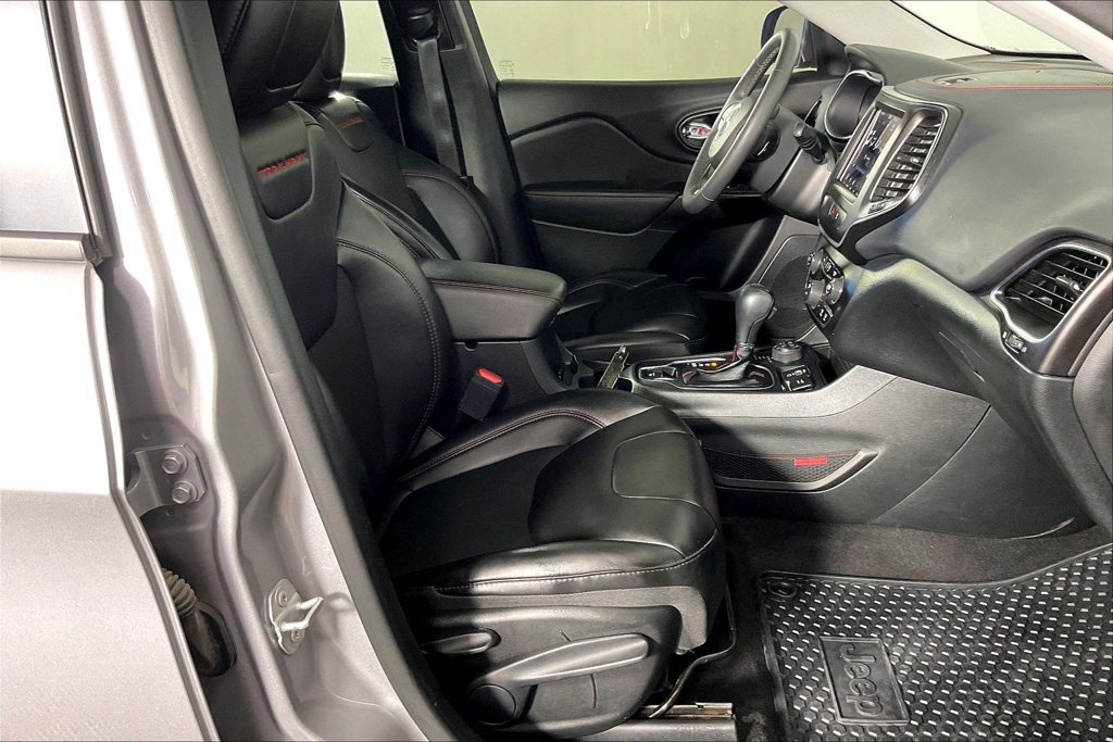Used 2022 Jeep Cherokee Trailhawk w/ Sun, Sound & Nav Group AWD/4WD image 8