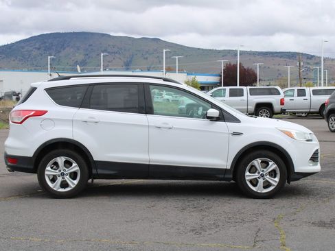 Used 2016 Ford Escape SE w/ Equipment Group 201A image 6