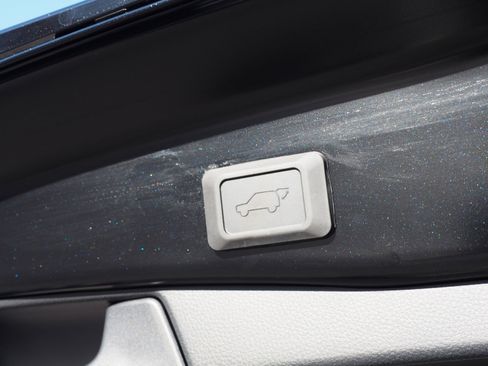 Used 2025 Toyota RAV4 SE image 20