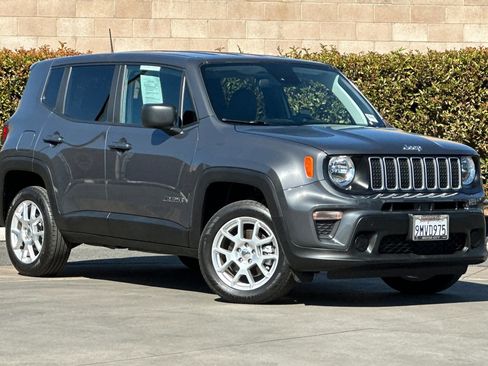 Used 2023 Jeep Renegade Latitude image 2