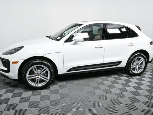 Certified 2025 Porsche Macan AWD image 2