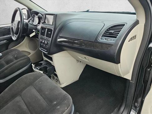 Used 2019 Dodge Grand Caravan SE w/ UConnect Hands-Free Group image 21