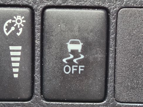 Used 2013 Toyota RAV4 LE AWD/4WD image 13