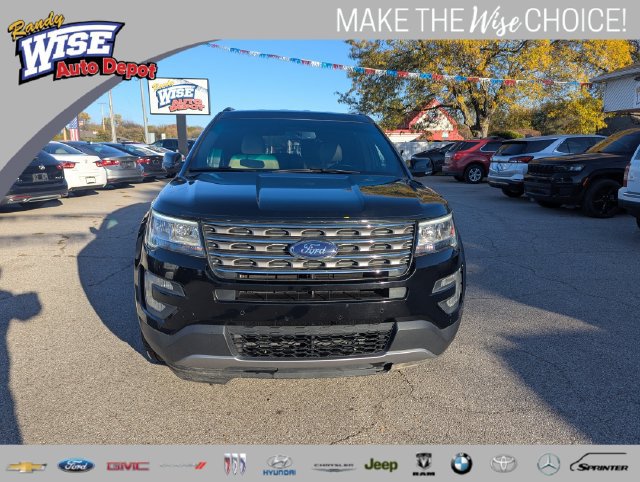 Used 2017 Ford Explorer XLT w/ Equipment Group 202A AWD/4WD image 8