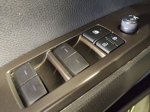 Used 2023 Toyota Camry SE image 27