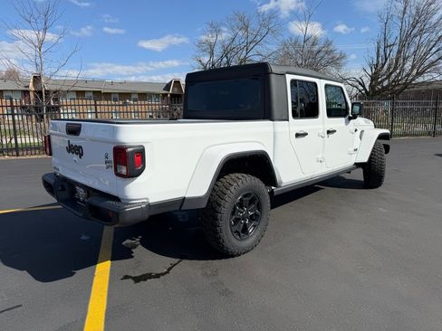 Used 2022 Jeep Gladiator Willys image 8