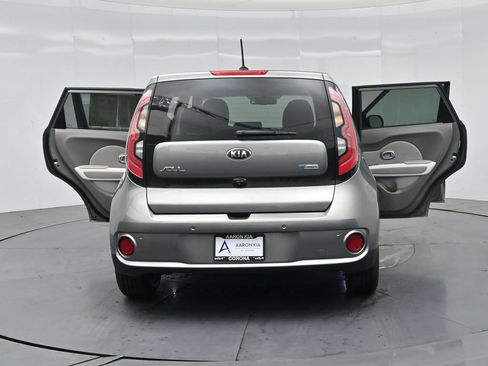 Used 2016 Kia Soul EV + FWD image 36