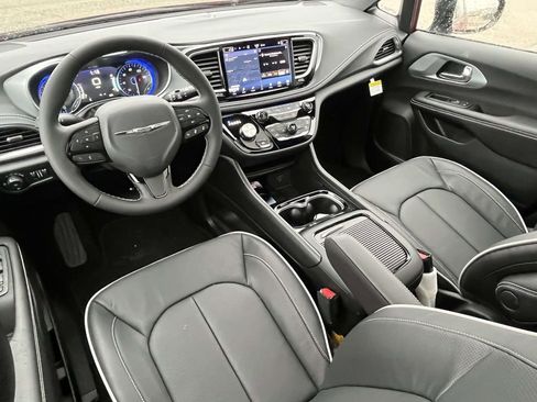 New 2026 Chrysler Pacifica Limited w/ S Appearance Package image 11
