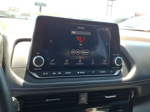 Used 2023 Nissan Rogue SV FWD image 11