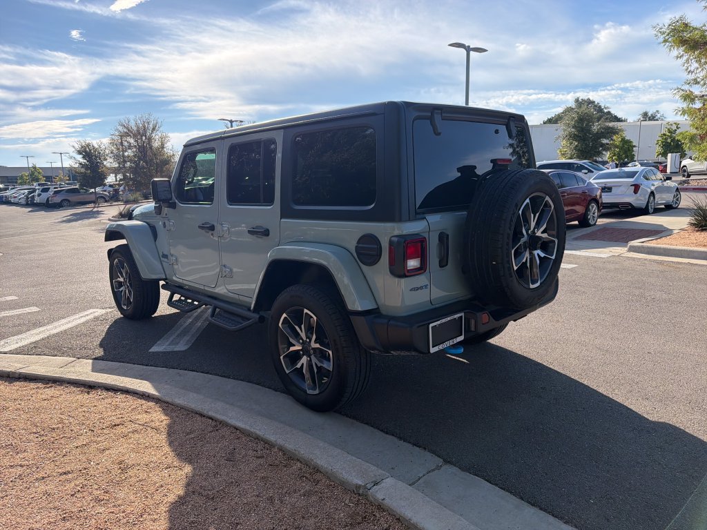 Used 2024 Jeep Wrangler Unlimited w/ Convenience Group AWD/4WD image 7