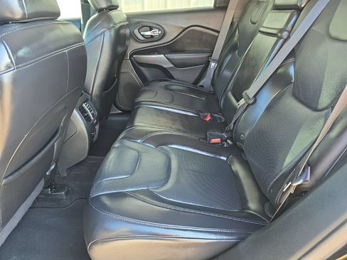 Used 2019 Jeep Cherokee Limited AWD/4WD image 19