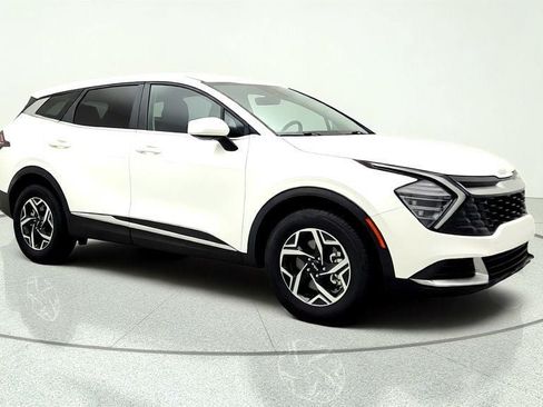 Used 2025 Kia Sportage LX FWD image 3