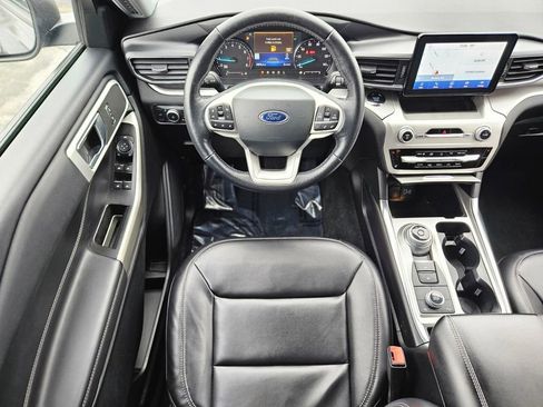 Used 2022 Ford Explorer XLT w/ Equipment Group 202A image 11